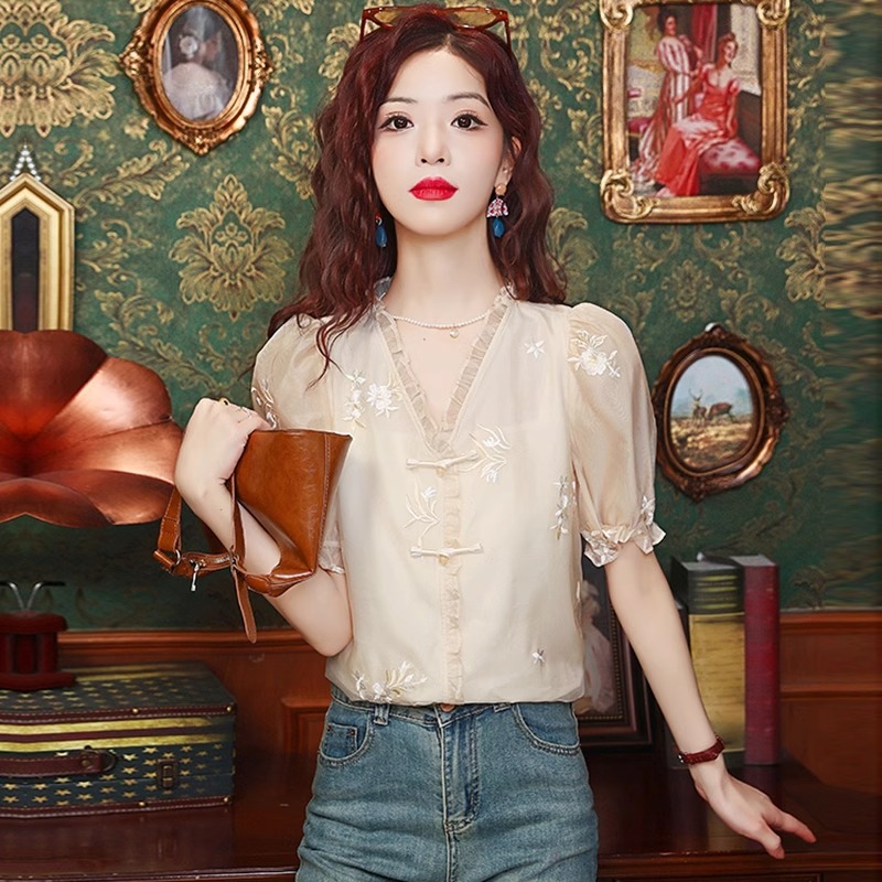 เสื้อเชิ้ตผู้หญิงใส่ทํางาน 390 บาทต่อชิ้น ฟรีค่าจัดส่ง