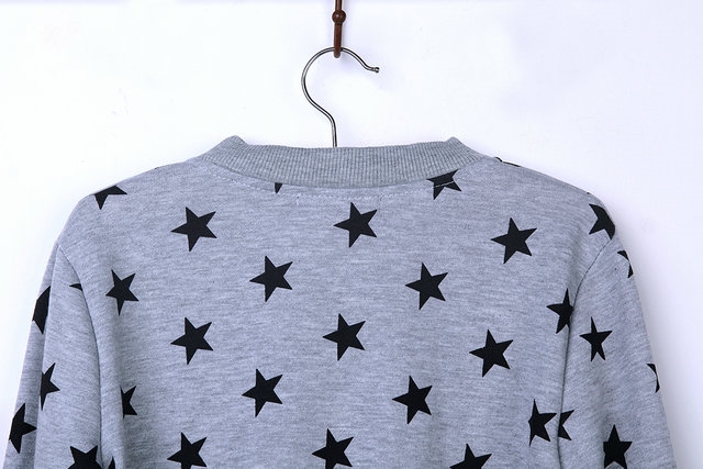 เสื้อคลุม ทรงน่ารัก สกรีนลายดาว สไตล์เกาหลี ใส่คลุมวันสบายๆ เลือกสีที่พร้อมส่งด้านในเลยจ้า