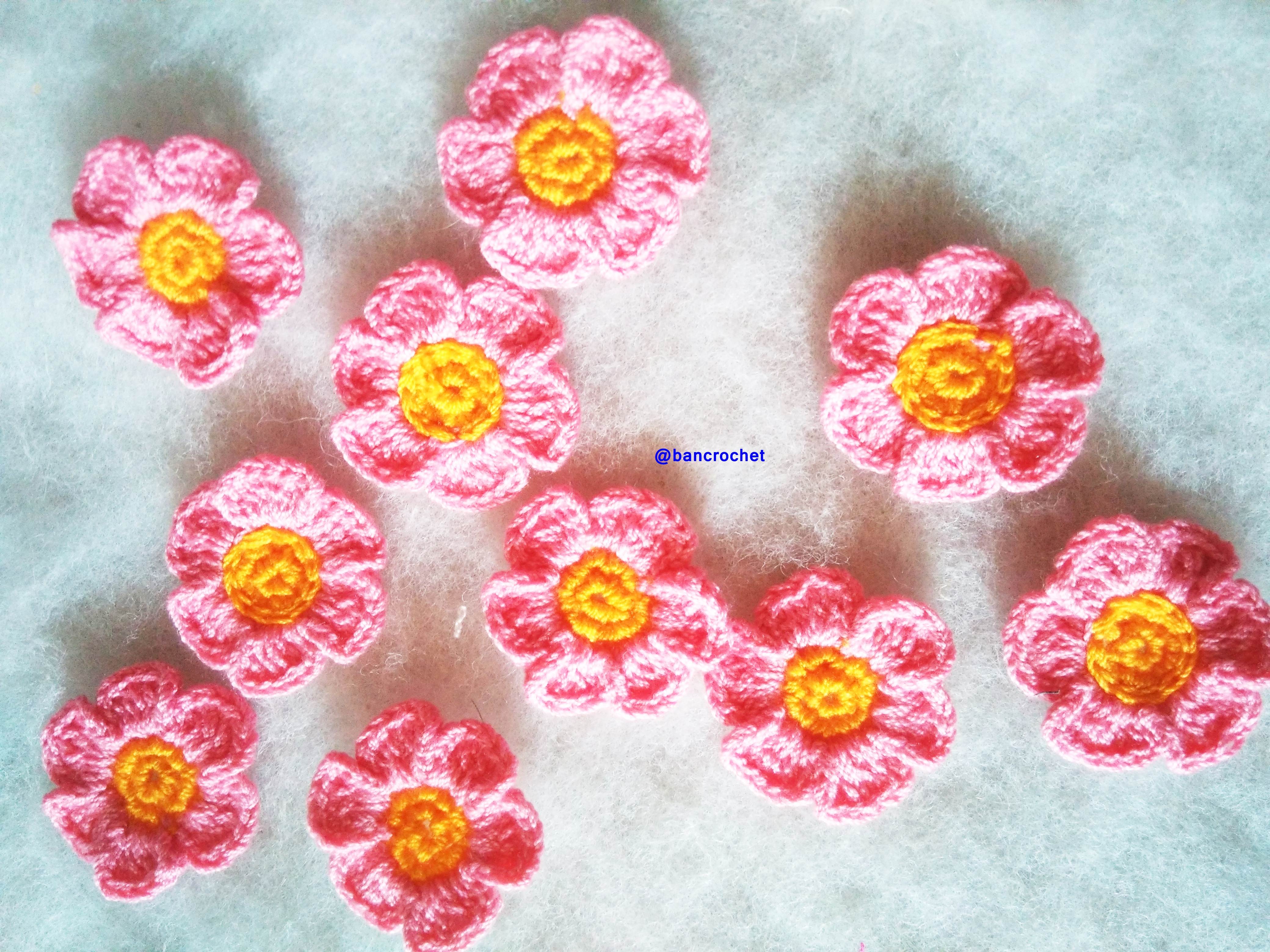 Bancrochet ดอกไม้ถักโครเชต์ crochet flowers ชมพูอมส้ม 3 cm