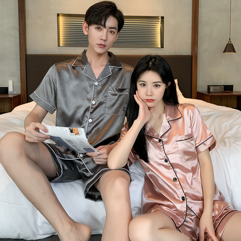 ชุดนอนผู้หญิง