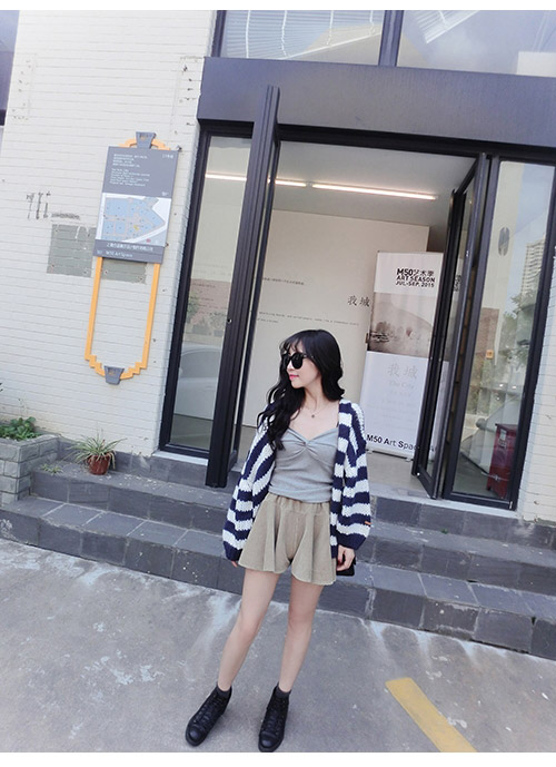 เสื้อคลุมไหมพรมถัก เนื้อนุ่ม สีกรมขาว ทรงน่ารัก พร้อมส่ง same pic