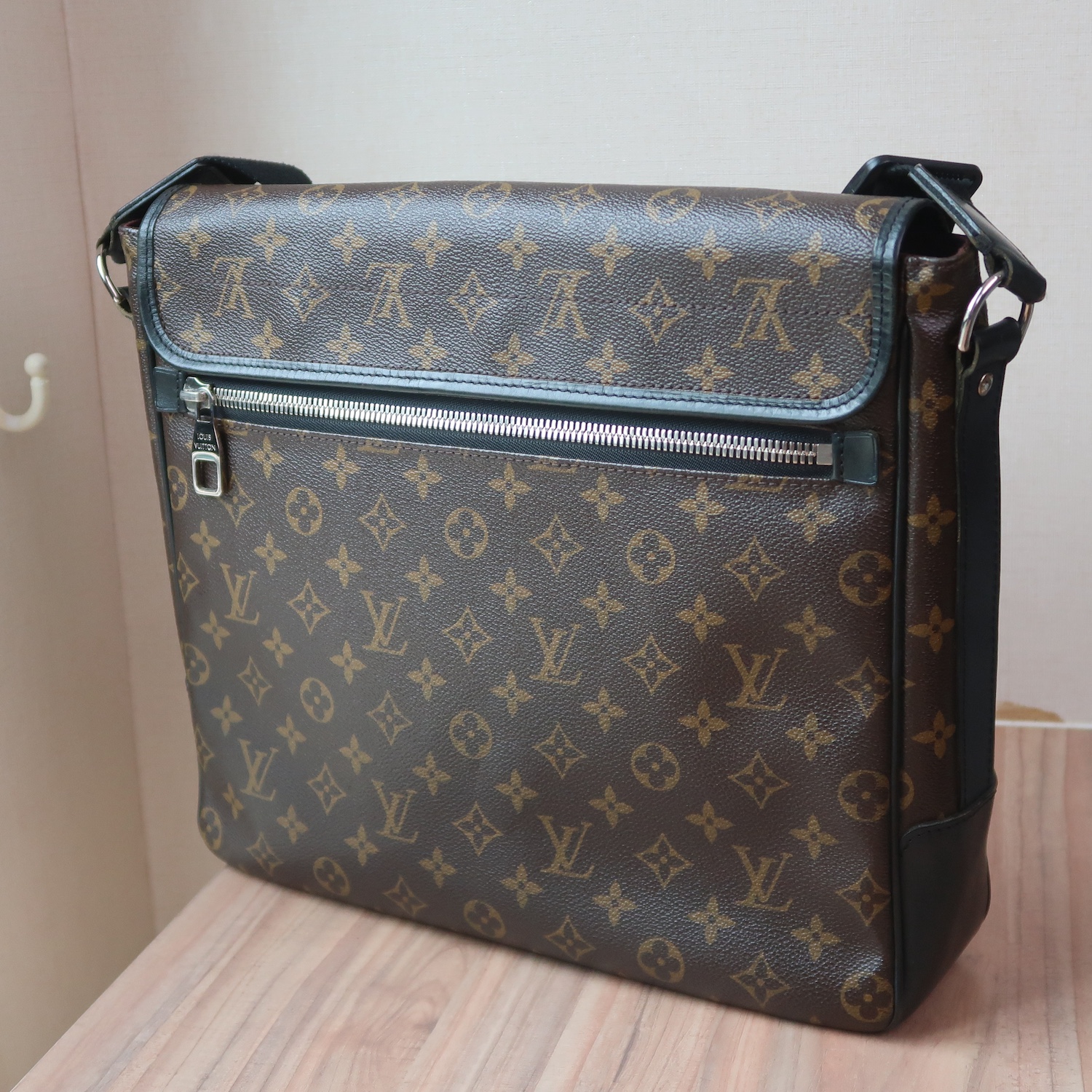 Louis Vuitton Monogram Macassar Bass GM