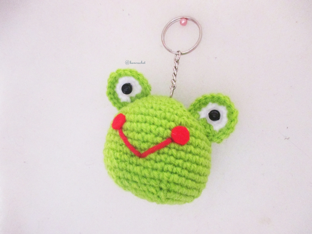 พวงกุญแจหัวตุ๊กตาเคโระ สูง 2 นิ้ว keroro amigurumi crochet keychain
