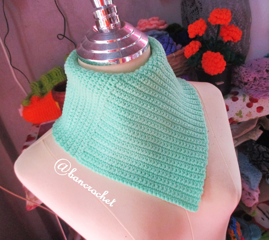 Bancrochet ผ้าคลุมคอถักโครเชต์ แบบมีกระดุมหลัง Crochet cowl สีเขียวมิ้นท์ inch