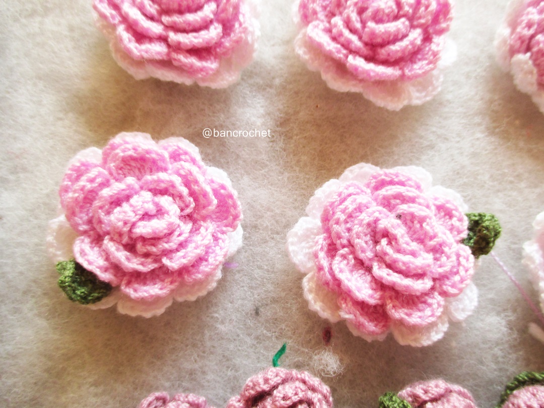 Bancrochet ดอกกุหลาบถักโครเชต์ crochet rose flowers สีชมพู 1.5 นิ้ว