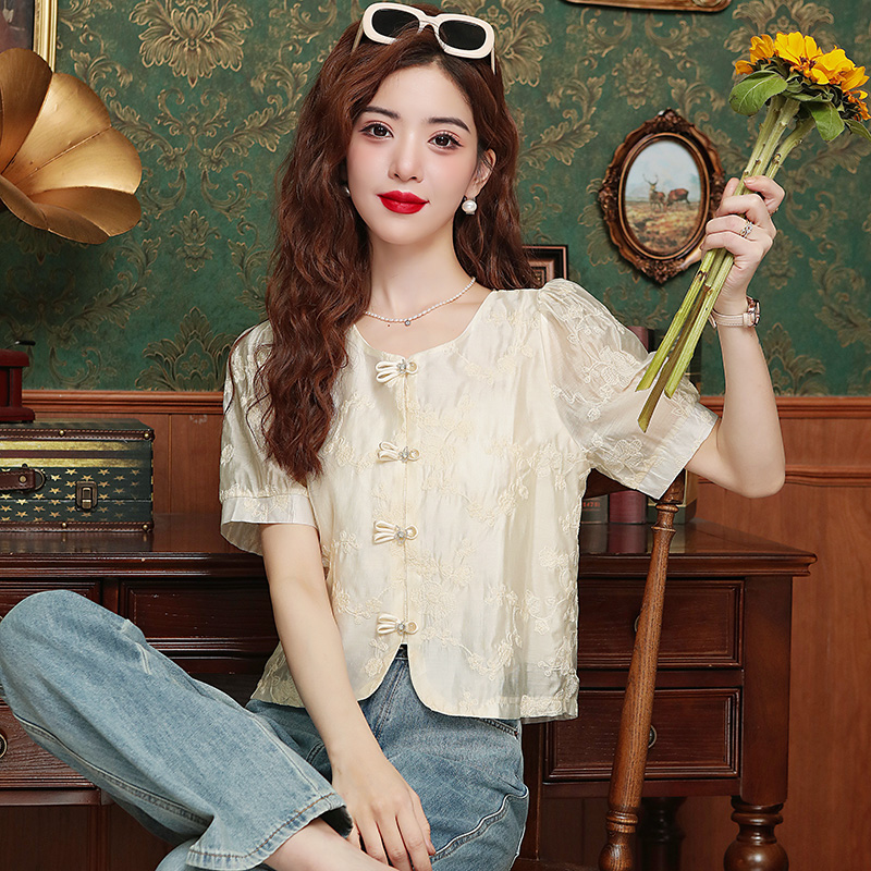 เสื้อเชิ้ตผู้หญิงใส่ทํางาน 390 บาทต่อชิ้น ฟรีค่าจัดส่ง