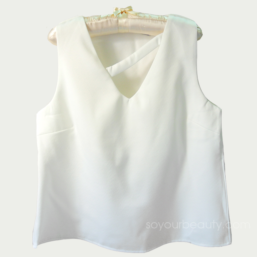 เสื้อแขนกุดคอวีผ้าซาร่า