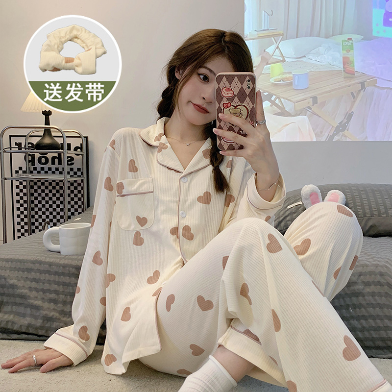 ชุดนอนผู้หญิง