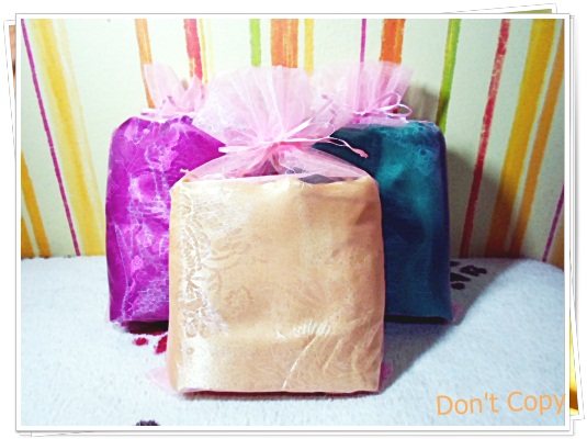 ของชำร่วย ยอดนิยม ผ้าแพรรับไหว้ สีฟ้า สีเขียว สีทอง ผ้าแพร ใส่ถุงผ้าไหมแก้ว สำหรับ ใช้เป็น ของที่ระลึกงานแต่งงาน งานเกษียณ อายุราชการ