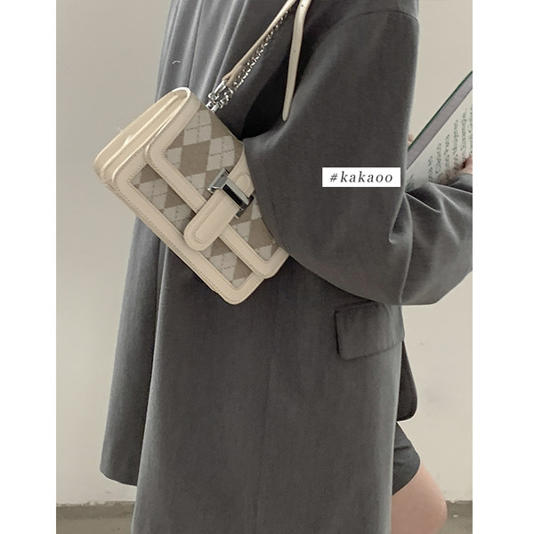กระเป๋าสะพายข้างผู้หญิง กระเป๋าสะพายสไตล์เกาหลี By Japanese フェンディ authentic bag