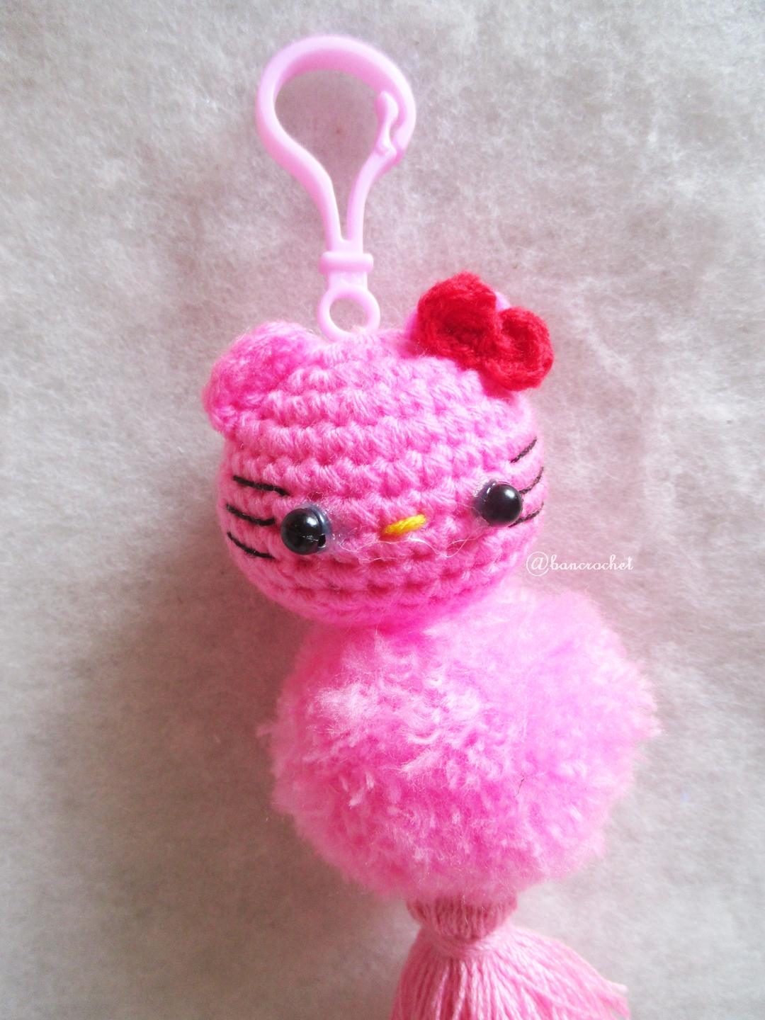 พวงกุญแจปอมปอมคิตตี้ pompoms kitty crochet keychain
