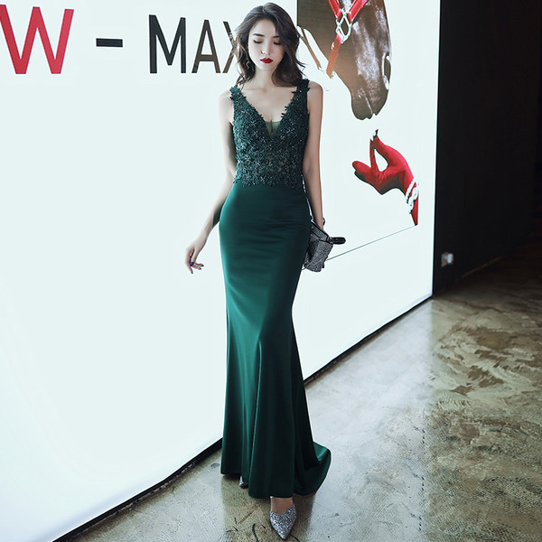 ชุดราตรี ชุดราตรีสวยหรู แบบ ทันสมัย Evening dress