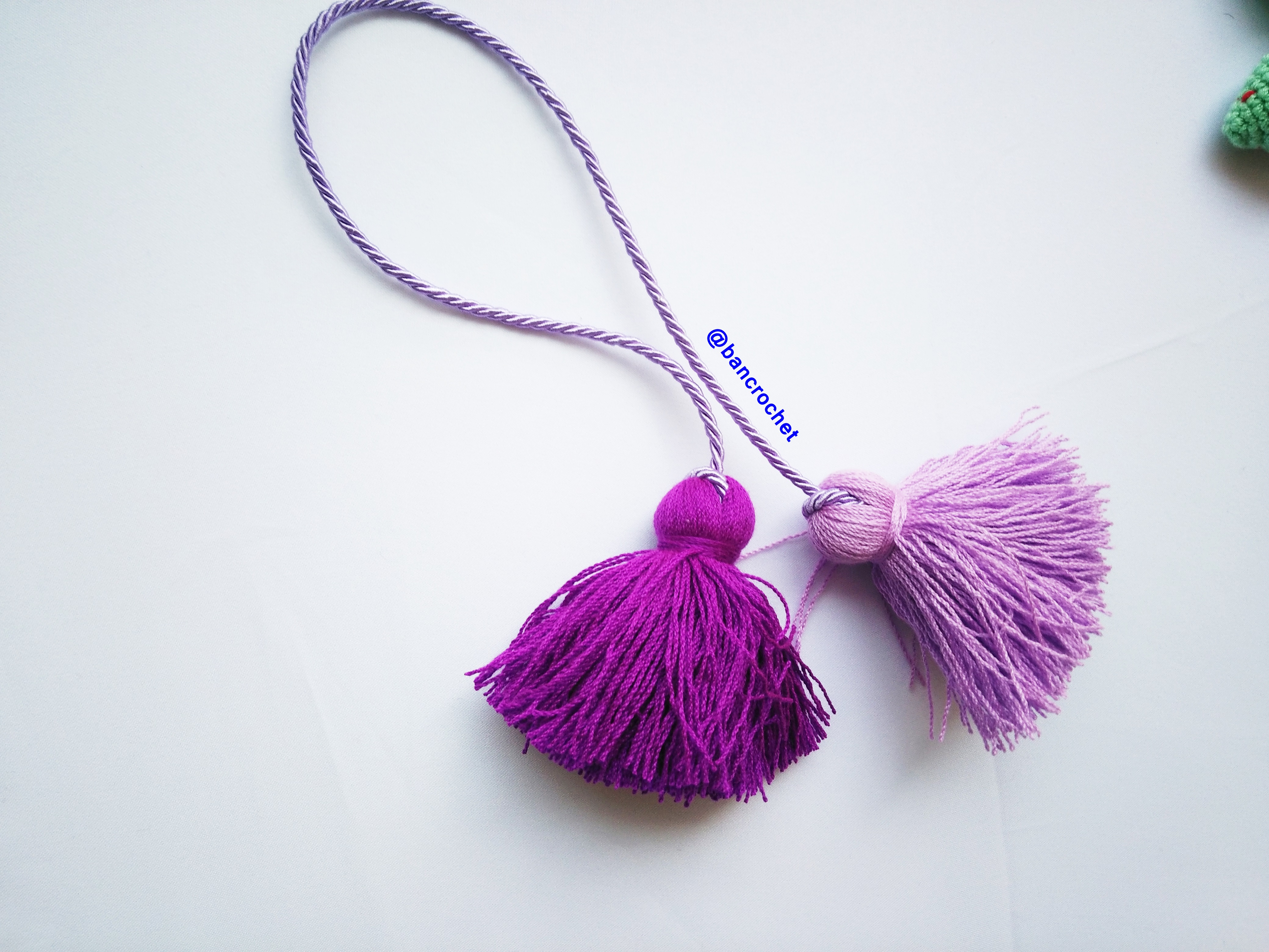 Bancrochet พู่ห้อยกระเป๋า/ที่ห้อยกระเป๋าแฮนด์เมด Tassels keychain hanging for bags หลากสี 4 นิ้ว