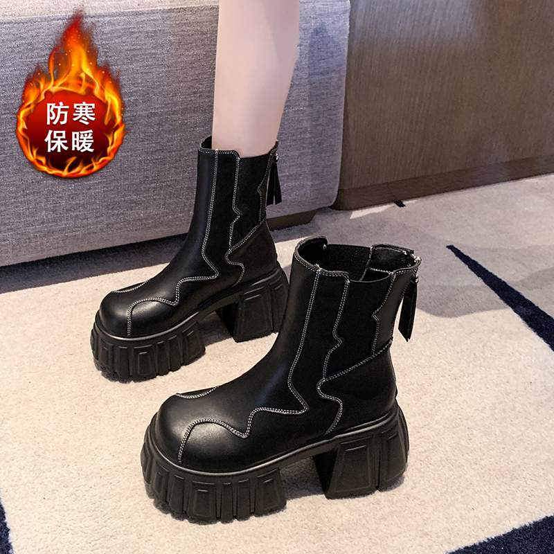 รองเท้าผ้าใบเสริมส้นสูง ไซต์35-39 สนใจทักแชท ฟรีค่าส่ง!