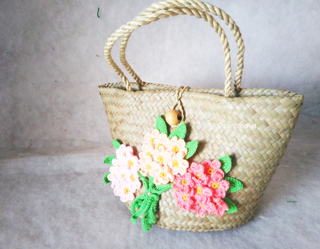 Bancrochet กระเป๋าสานกระจูดประดับดอกไม้ grajood basket weave bags คละสี 7*10*7*12 นิ้ว
