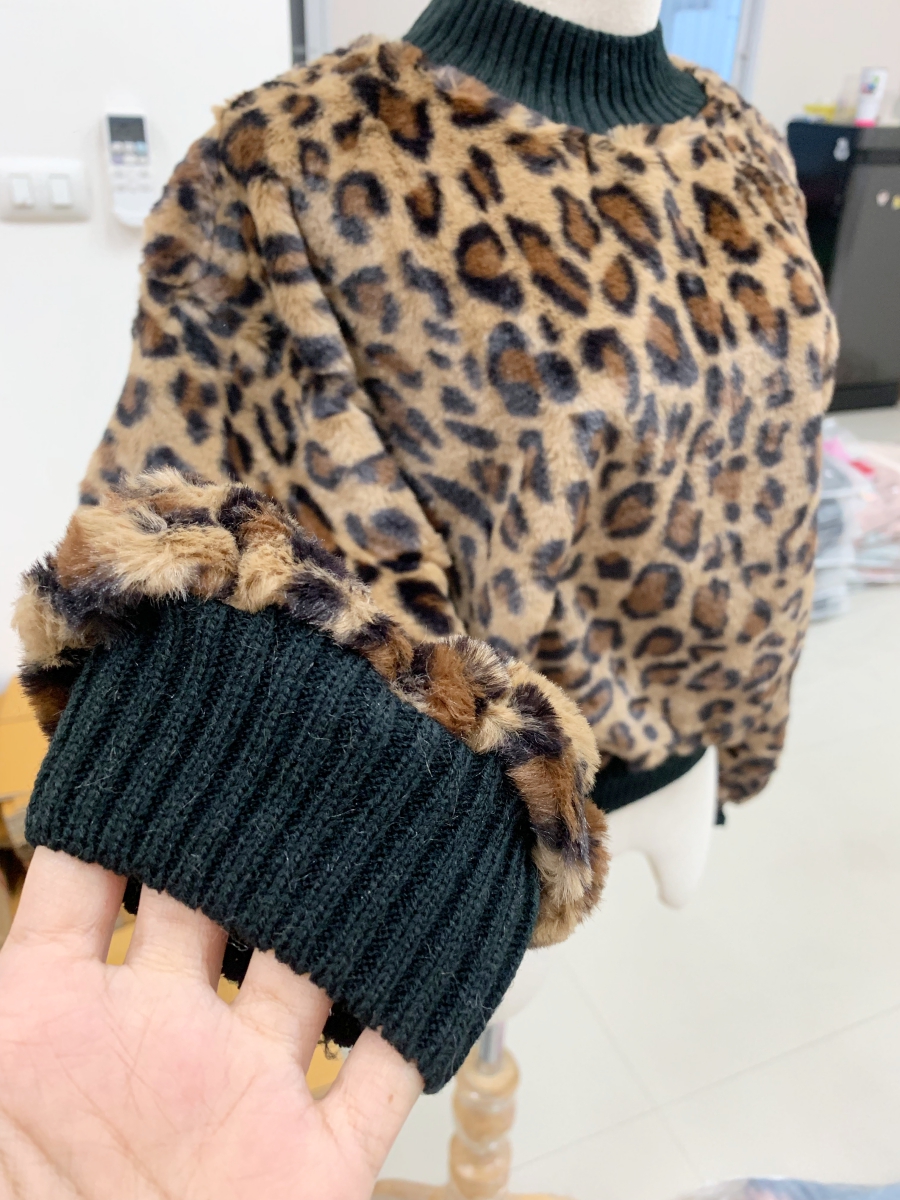 เสื้อแขนยาว ลายเสือดาว สุดเซ็กซี่ ผ้าเนื้อกำมะหยี่นุ่ม จั๊มแขน-เอว พร้อมส่ง ตามภาพเลยจ้า