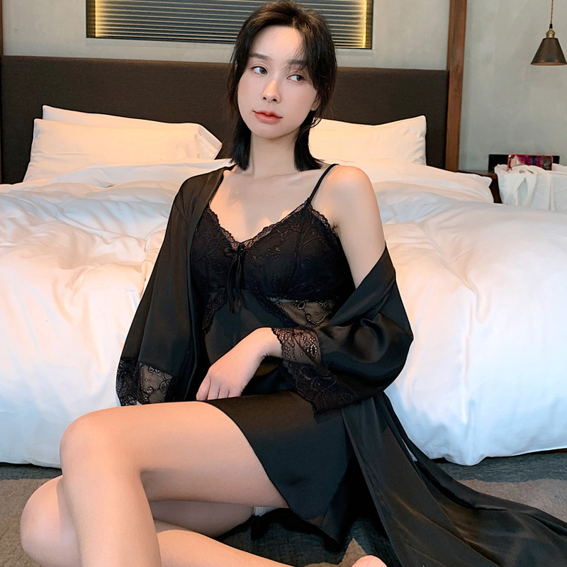 ชุดนอนผู้หญิง