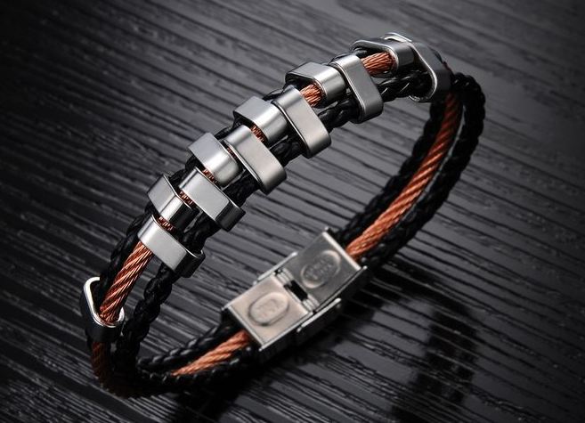 สร้อยข้อมือผู้ชาย กำไลข้อมือผู้ชาย หนังถักสีดำ ผสมผสาน กับ สแตนเลส สี Rose Gold ร้อยด้วยห่วงสีเงิน สวยเก๋ เท่ มีดีไซน์ no 394982