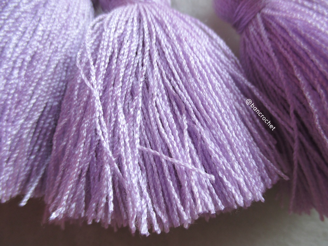 พู่แบบหนาฟู ขนาด 2 นิ้ว 4 ply tassel crochet acrylic yarn 4 ply ม่วงอ่อน 2 นิ้ว