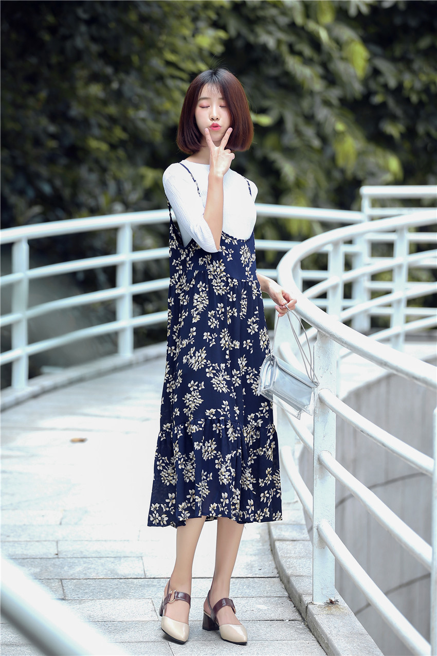 Dress4554 ชุดเดรสยาวสายเดี่ยวลายดอกไม้สีกรมท่า มีเสื้อตัวในผ้านิ่มยืดเยอะ ผ้าชีฟองเนื้อทรายเนื้อหนาสวยมีน้ำหนักทิ้งตัว งานสวยผ้าใส่สบาย งานดีทรงดีลายสวย สายบ่าปรับระดับได้