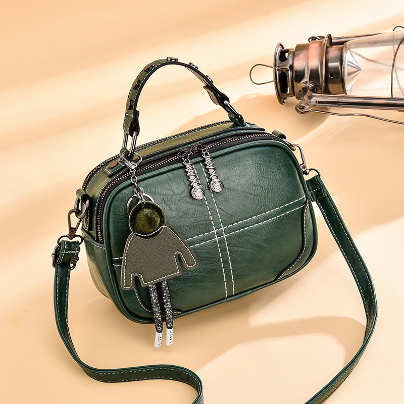 กระเป๋าสะพายข้างผู้หญิง กระเป๋าแฟชั่น By AKAF