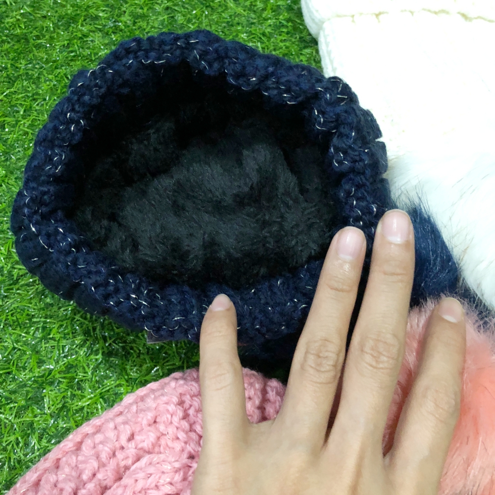 หมวกไหมพรม แต่งแถบดาว ไหมพรมเนื้อนุ่มมีประกาย ด้านในบุขนอุ่น