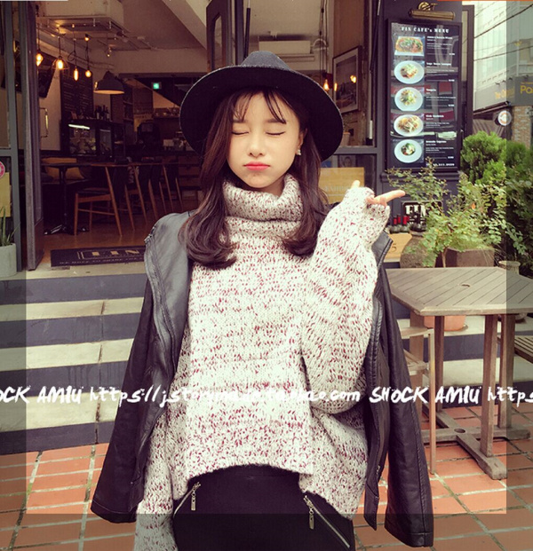 เสื้อไหมพรมเอวลอย คอเต่าพับได้ตามต้องการ ยืดได้เยอะ ทรงเก๋ๆ จะใส่เดี่ยวไหรือใส่โค้ทคลุมก็สวยจ้า