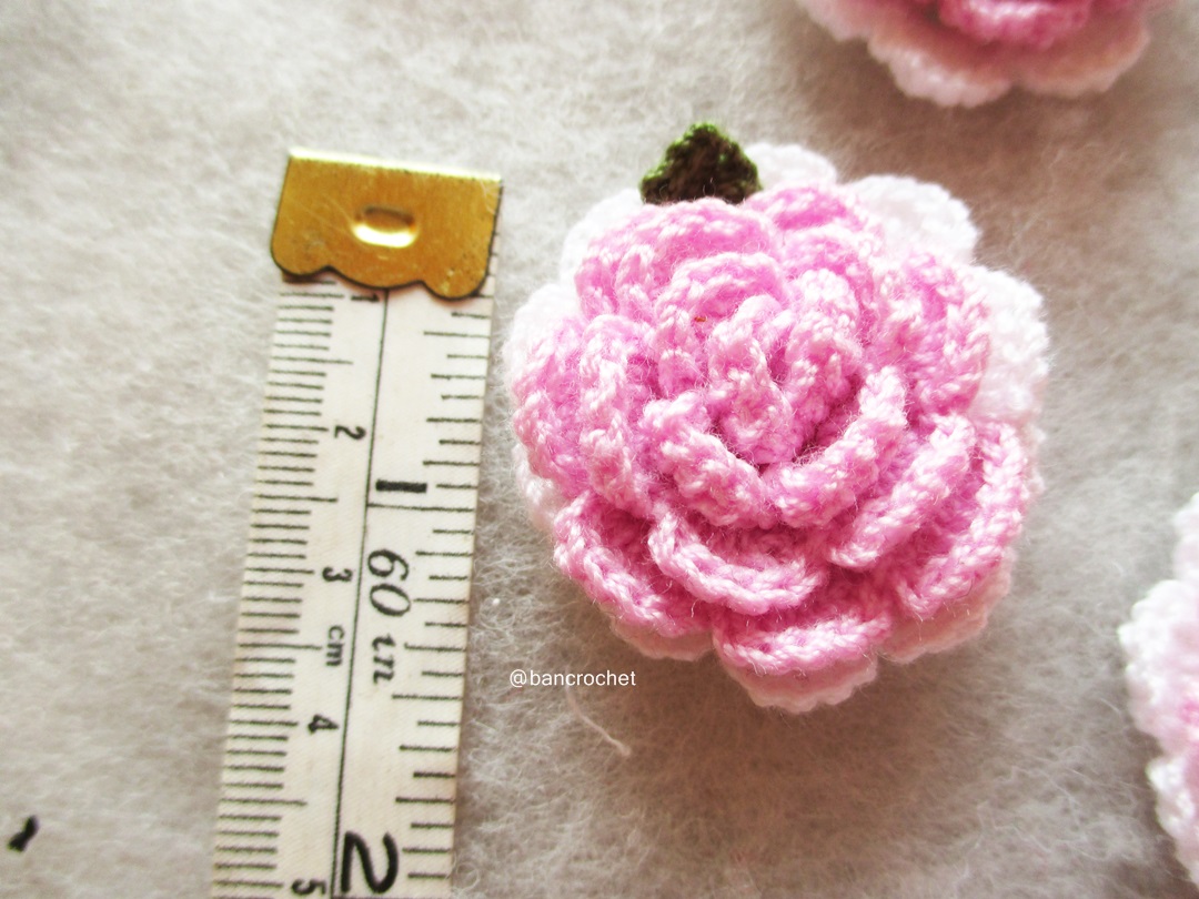 Bancrochet ดอกกุหลาบถักโครเชต์ crochet rose flowers สีชมพู 1.5 นิ้ว
