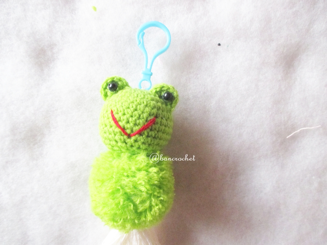 พวงกุญแจปอมปอมเคโระ pompoms keroro crochet keychain