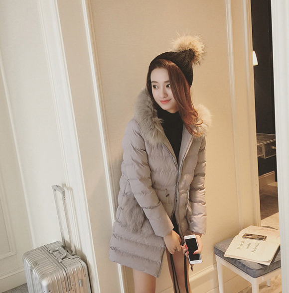 เสื้อกันหนาว ตัวยาว ประดับเฟอร์ฟูๆ ที่ฮู้ด ขนฟูประมาน 3/4 ผ้าร่มเนื้อดีกันลม บุนวมนุ่ม ซิปหน้า เกาหลีมากๆ เทา