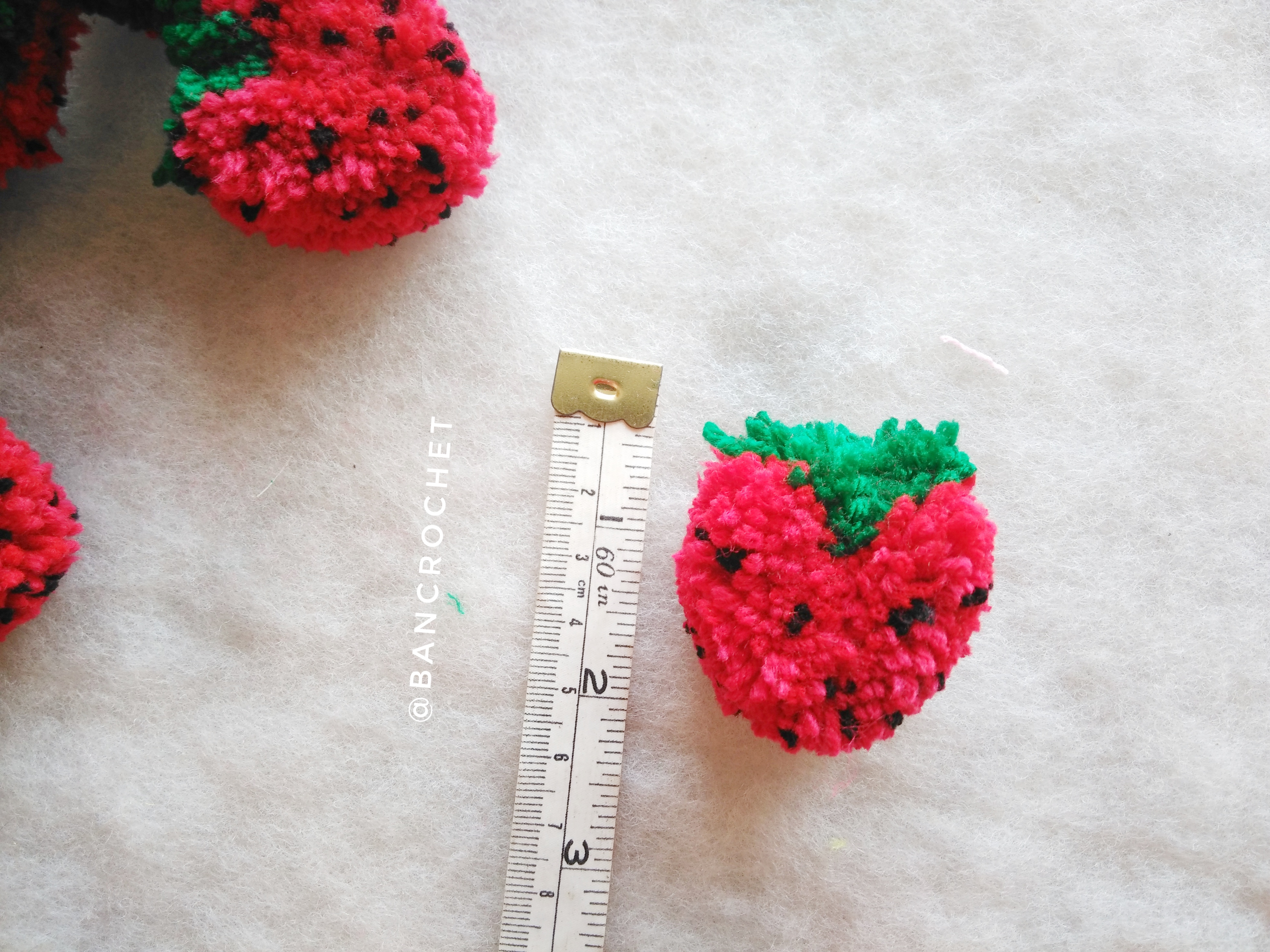 Bancrochet ปอมปอมสตรอเบอรี่ (เฉพาะราคาส่ง) pompoms strawberry (only wholesale) สำเนา หลากสี/mix 2 นิ้ว/ 2 inch