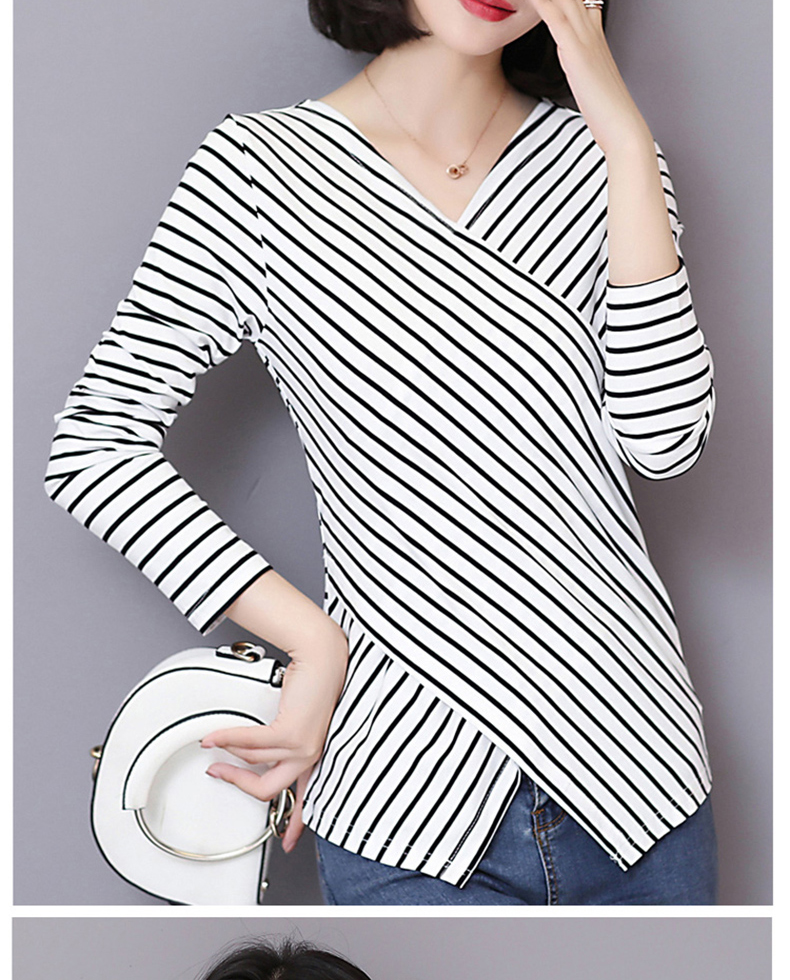 Blouse3826 เสื้อยืดคอวีป้ายชายแหลมลายริ้วสีขาว แขนยาว ผ้าคอตตอนสแปนเด็กซ์เนื้อดียืดหยุ่นสูงใส่สบาย งานสวยแมทช์กับขาสั้นหรือขายาวก็น่ารักไม่แพ้กัน