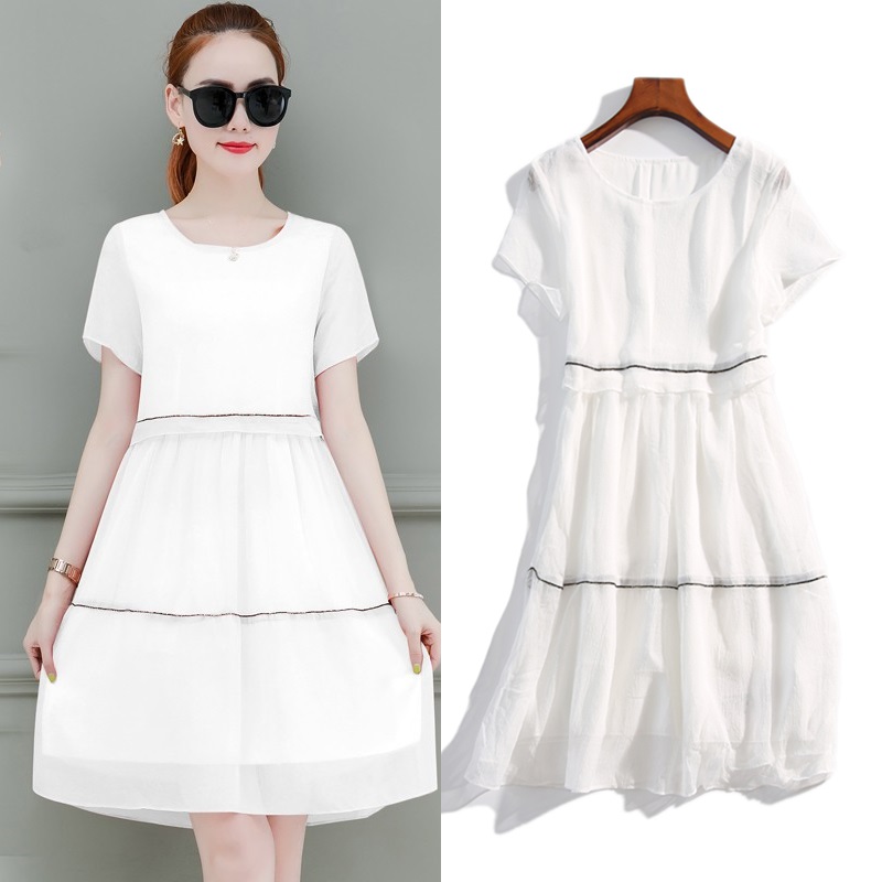 Dress4482 เดรสชีฟองทรงปล่อยสีขาว ซิปข้างใส่ง่าย มีซับในอย่างดีทั้งชุด ผ้าชีฟองเนื้อดีมีน้ำหนักทิ้งตัว ดีเทลเดินเส้นปักดิ้นสีทองสวยหรู งานดีทรงดีดูสวยแพง ทรงนี้ใส่ทำงาน/ใส่ออกงานได้