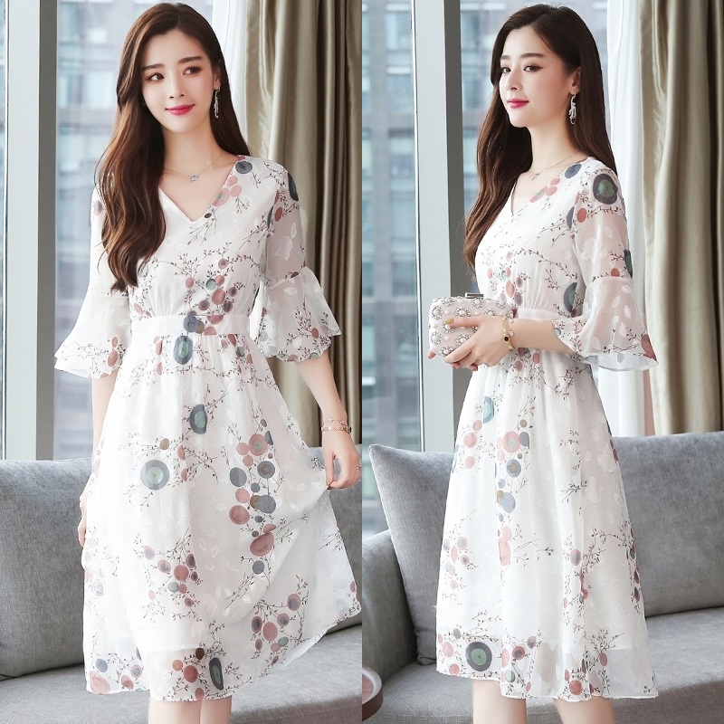 Dress4396 เดรสยาวลายดอกไม้พื้นสีขาว แขนสามส่วนระบาย ซิปข้างใส่ง่าย มีซับในอย่างดีทั้งชุด ทรงคอวีใส่แล้วดูเพรียว