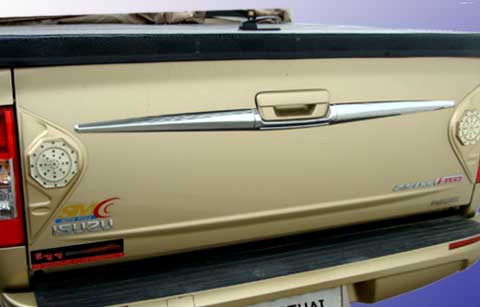 คิ้วท้ายโครเมี่ยม ใส่ d-max ปี07-11