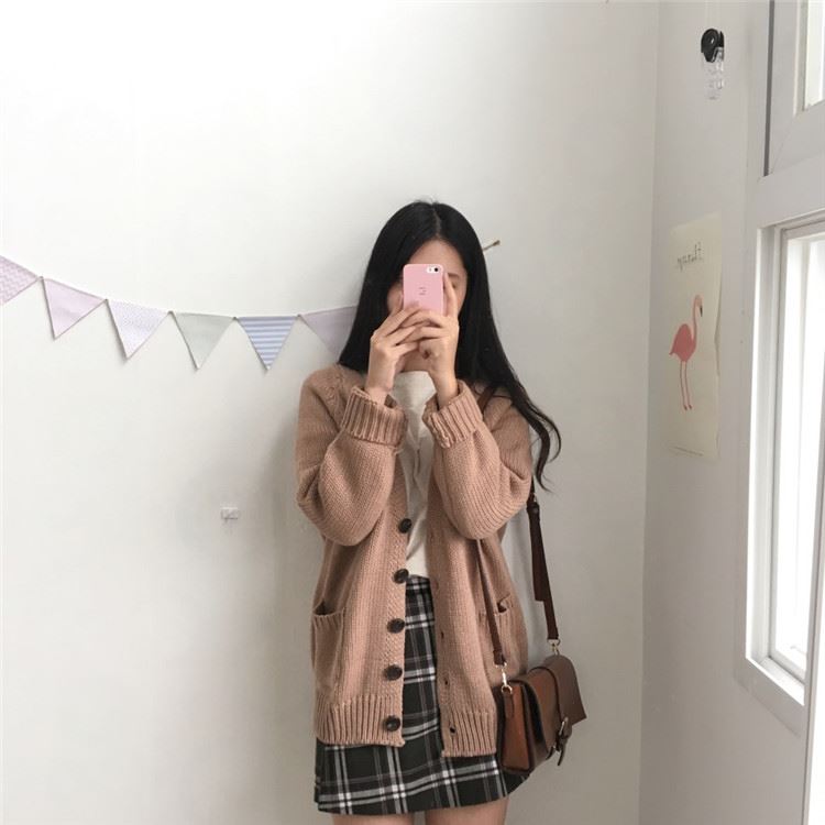 เสื้อคลุมไหมพรมถักทรงสวย เนื้อนิ่มยืดได้เยอะ ทรงน่ารักงานดี พร้อมส่งเลยจ้า เบจ