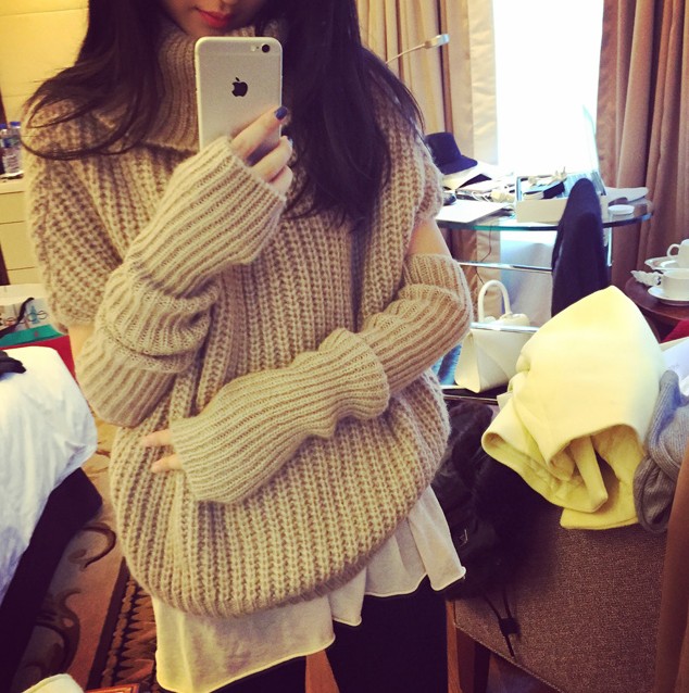 เสื้อไหมพรม คอเต่าพับได้ตามต้องการ ยืดได้เยอะ ทรงเก๋ๆ ส่วนแขนถอดออกได้ ใส่ได้หลายแบบ เก๋มากๆ พร้อมส่งเลยจ้า