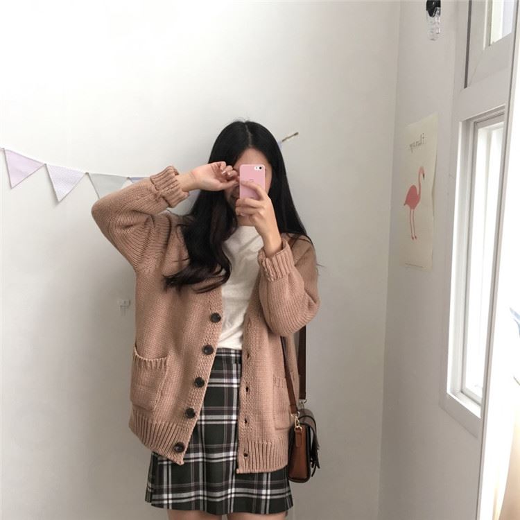 เสื้อคลุมไหมพรมถักทรงสวย เนื้อนิ่มยืดได้เยอะ ทรงน่ารักงานดี พร้อมส่งเลยจ้า เบจ