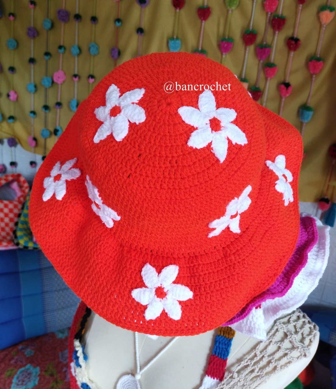Bancrochet หมวกถักโครเชต์สีส้มสดใสประดับดอกไม้ crochet hat ส้ม