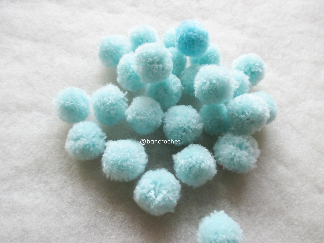 ปอมปอมไหมพรม ขนาด 2.5-3 ซม pom poms crochet ฟ้าอ่อน 2.5-3 ซม.