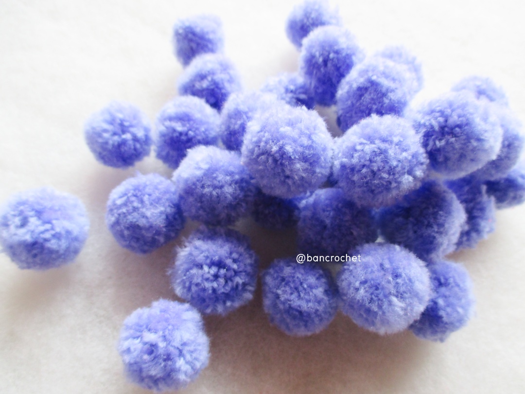 ปอมปอมไหมพรม ขนาด 2.5-3 ซม pom poms crochet ม่วงคราม 2.5-3 ซม.