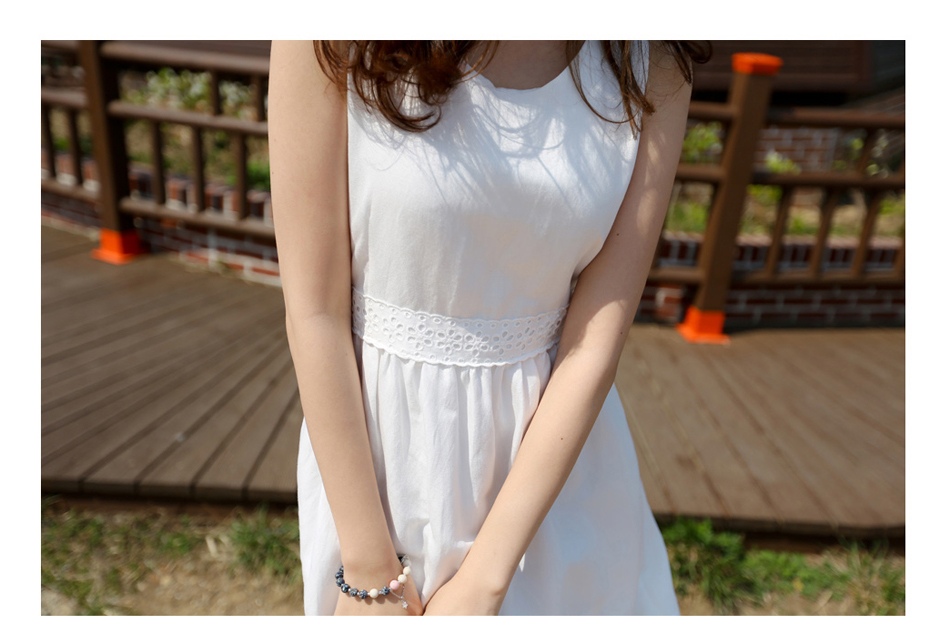 **มีตำหนิ เดรส ผ้าฝ้ายสีขาว แต่งฉลุลายช่วงเอว น่ารักคุณหนูมากกกก พร้อมส่ง white