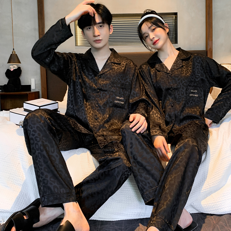 ชุดนอนผู้หญิง