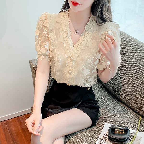 เสื้อลูกไม้ แขนสั้น