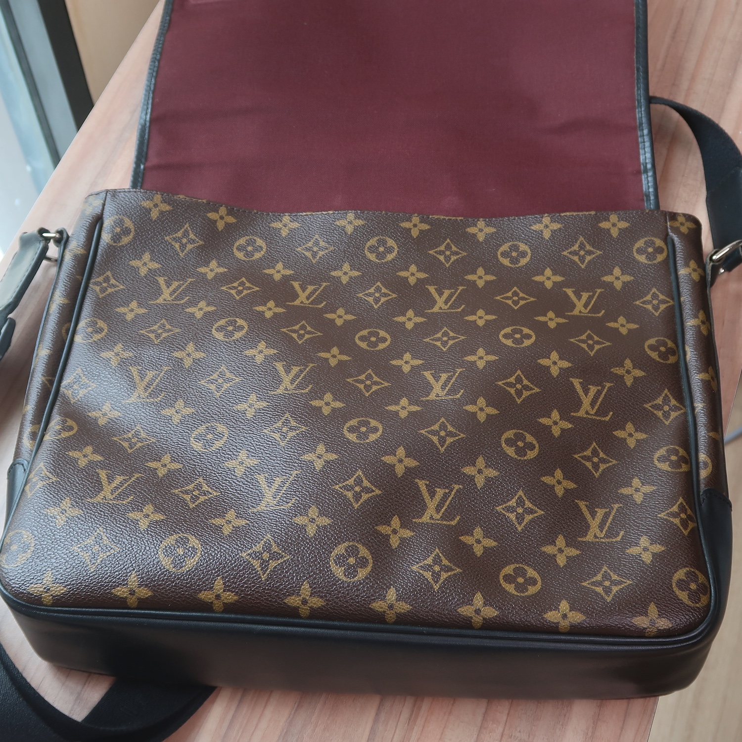 Louis Vuitton Monogram Macassar Bass GM