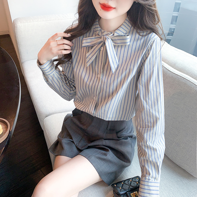 เสื้อเชิ้ตผู้หญิงใส่ทํางาน 390 บาทต่อชิ้น ฟรีค่าจัดส่ง