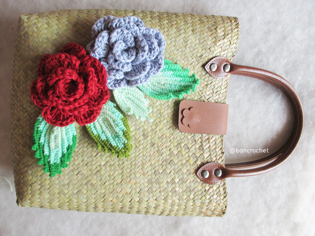 bancrochet กระเป๋ากระจูดสาน ประดับดอกไม้ ขนาด 12*4*18 นิ้ว basket weave bags ธรรมชาติ 12*4*18 นิ้ว