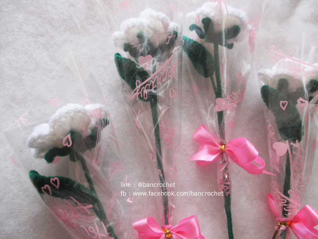 กุหลาบถักสีขาว White crochet rose
