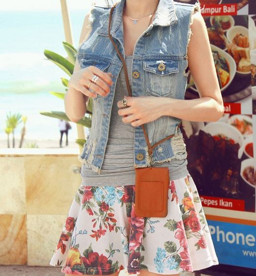 เสื้อยีนส์ ผู้หญิง แจ็คเก็ตยีนส์ แขนกุด ดีไซน์ ตกแต่ง แบบเซอร์ ใส่เป็น เสื้อคลุม เข้ากับ ชุดเดรส หวาน ๆ หรือ ใส่เที่ยวทะเล เก๋ ๆ 566675