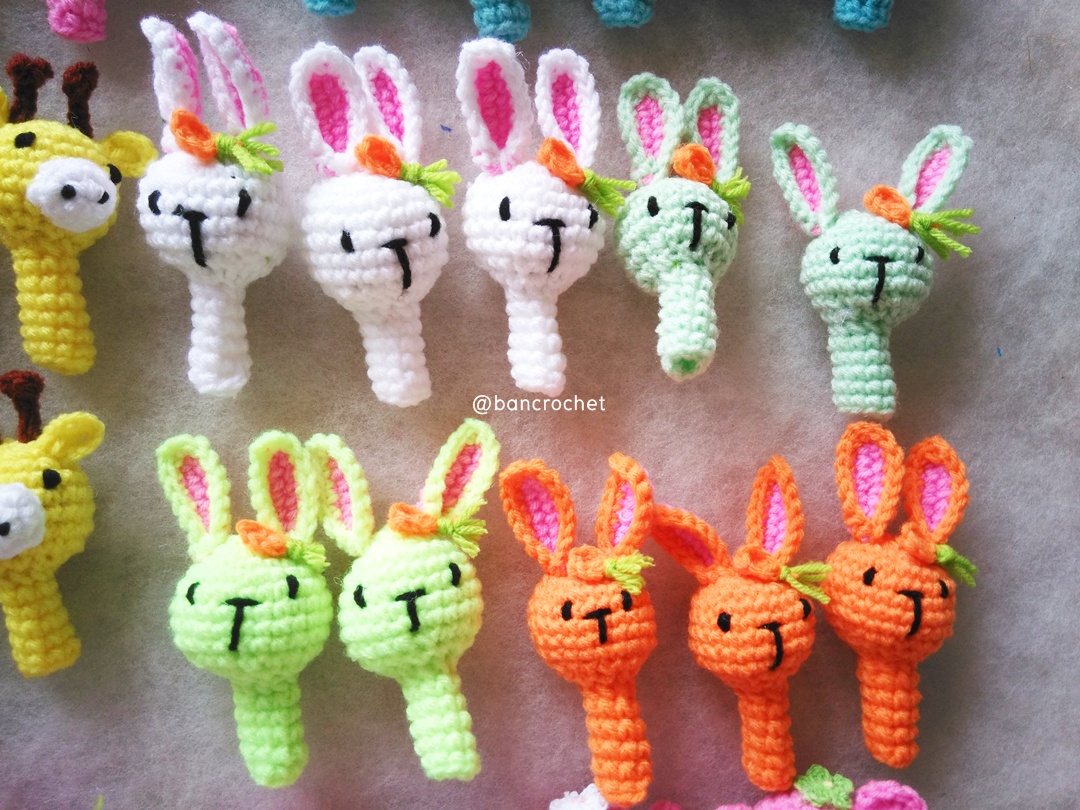 ที่ครอบหัวดินสอ ตุ๊กตาถักคละแบบ สั่ง 20 ชิ้นขึ้นไป pencil cover (ราคาส่ง only wholesale) หลากสี 2 นิ้ว